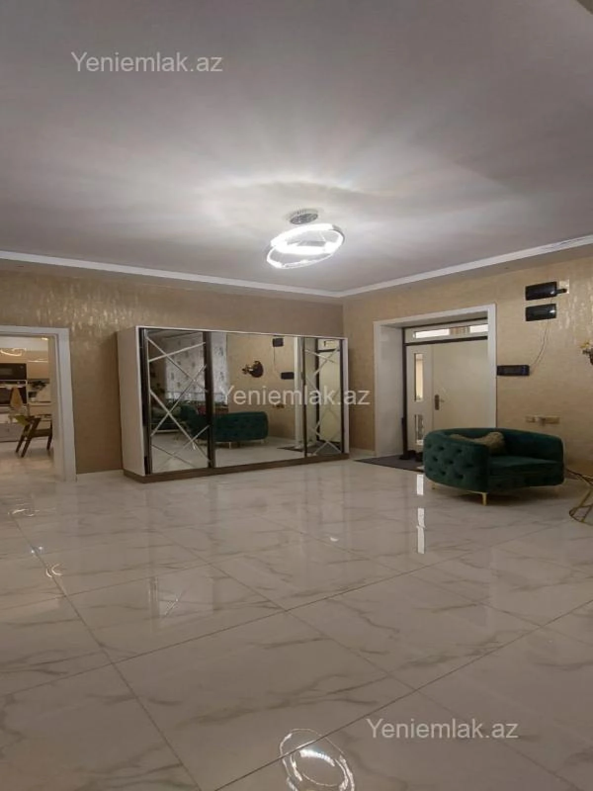 Satılır 5 otaqlı həyət evi 240 m²