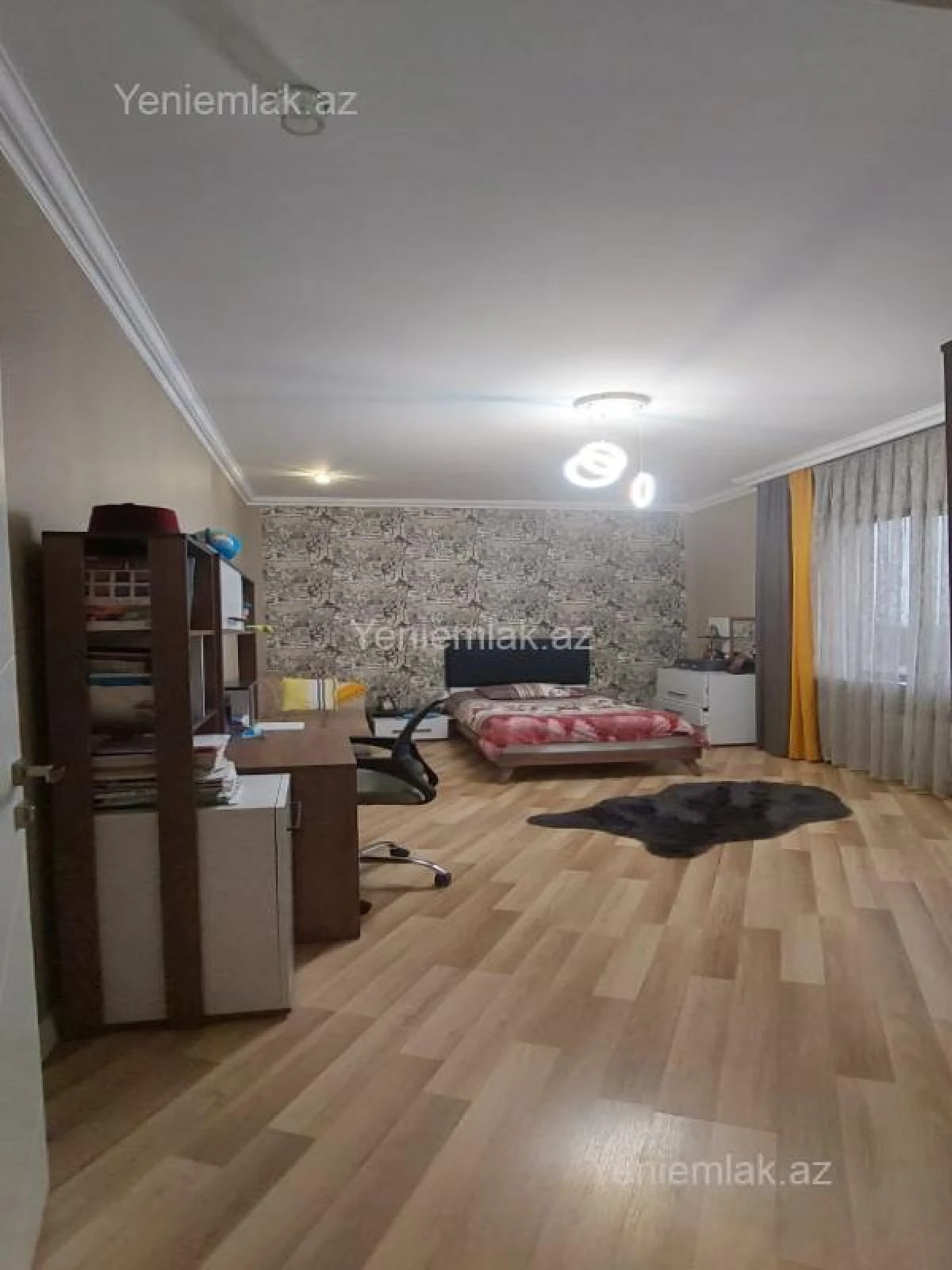 Satılır 5 otaqlı həyət evi 240 m²