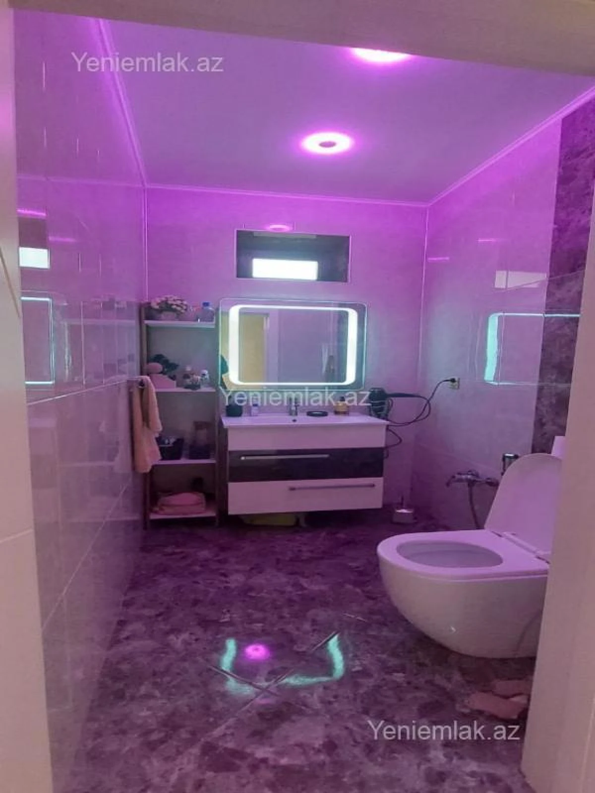 Satılır 5 otaqlı həyət evi 240 m²