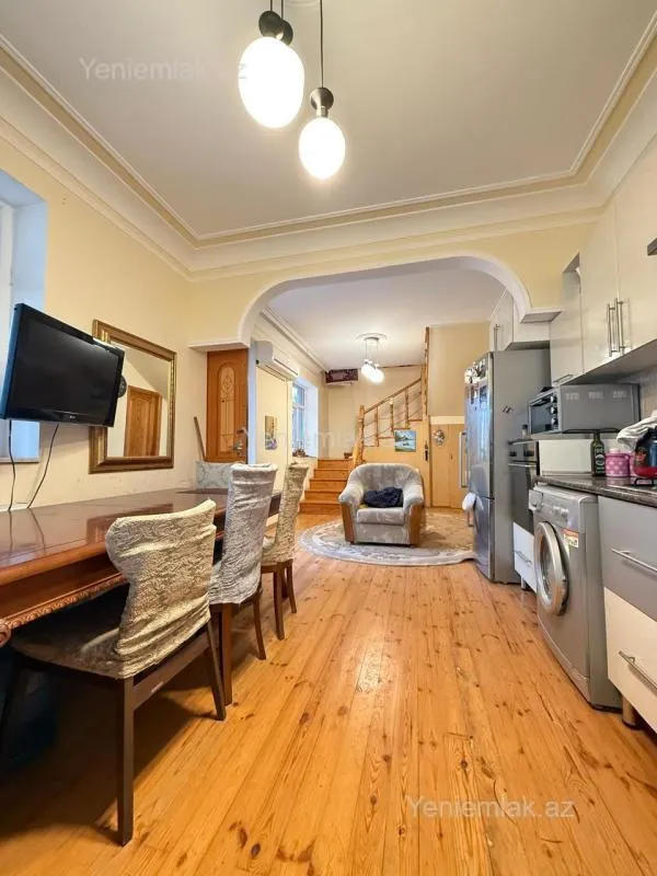Satılır 5 otaqlı həyət evi 210 m²
