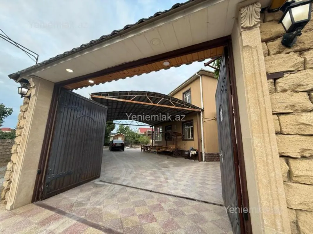 Satılır 5 otaqlı həyət evi 210 m²
