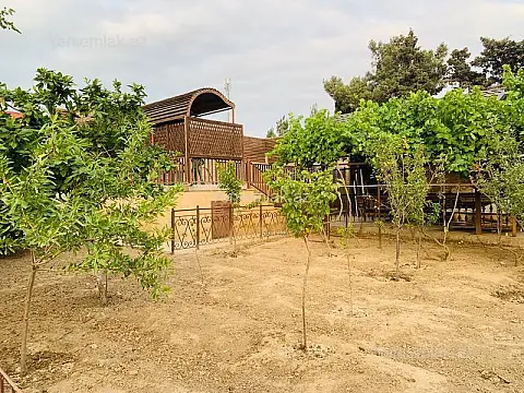 Satılır 5 otaqlı həyət evi 210 m²