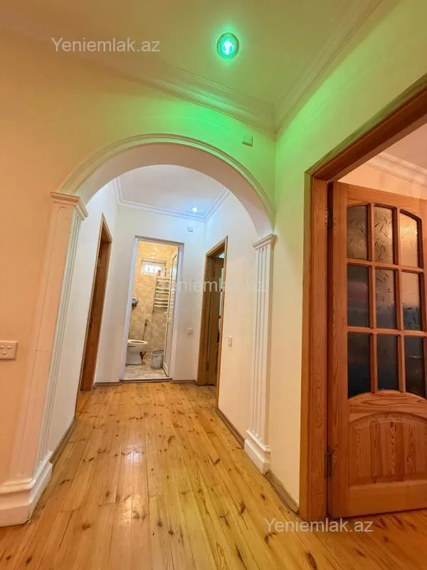 Satılır 5 otaqlı həyət evi 210 m²