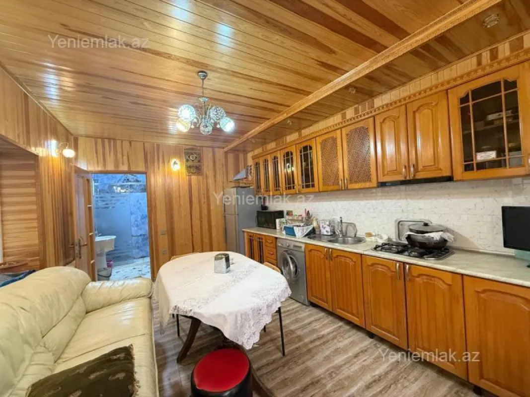 Satılır 5 otaqlı həyət evi 210 m²