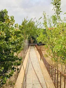 Satılır 5 otaqlı həyət evi 210 m²