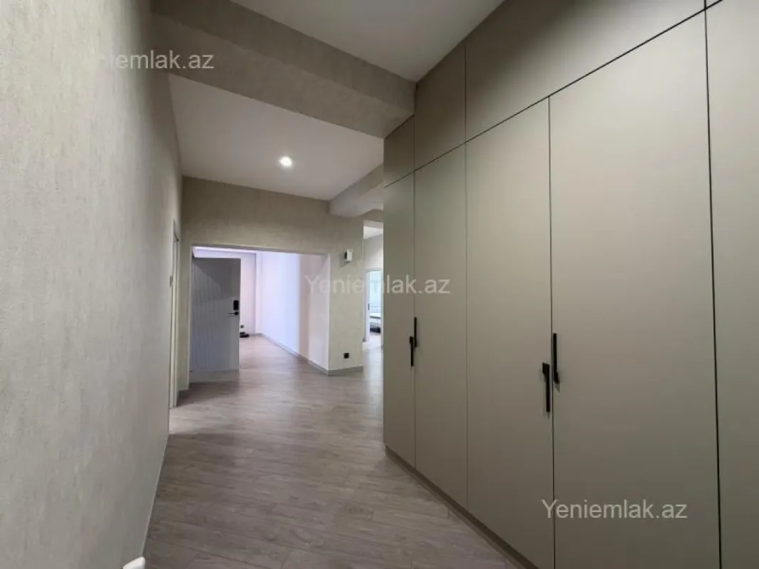 Satılır 4 otaqlı yeni tikili 135 m²