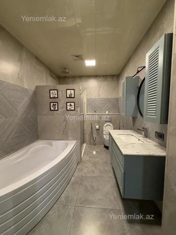 Satılır 4 otaqlı yeni tikili 135 m²