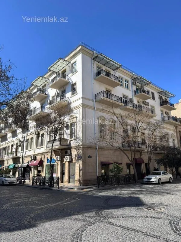 Satılır 2 otaqlı köhnə tikili 65 m²