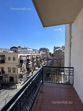 Satılır 2 otaqlı köhnə tikili 65 m² — Bakı, Səbail 2 otaq 65.00 m²