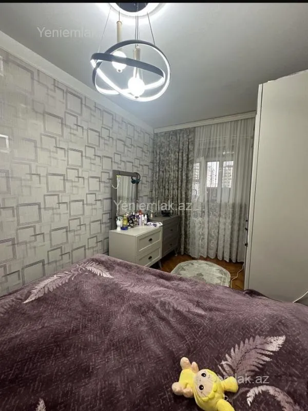 Satılır 3 otaqlı köhnə tikili 100 m²