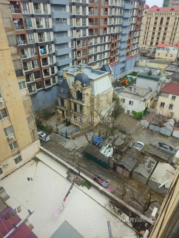 Satılır 3 otaqlı köhnə tikili 100 m²