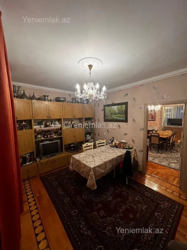 Satılır 3 otaqlı köhnə tikili 100 m²