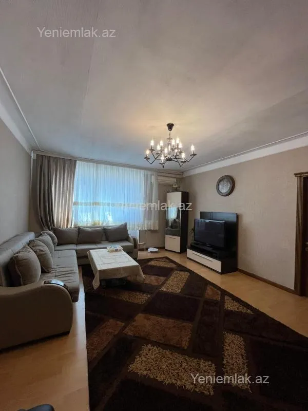 Satılır 4 otaqlı köhnə tikili 90 m²