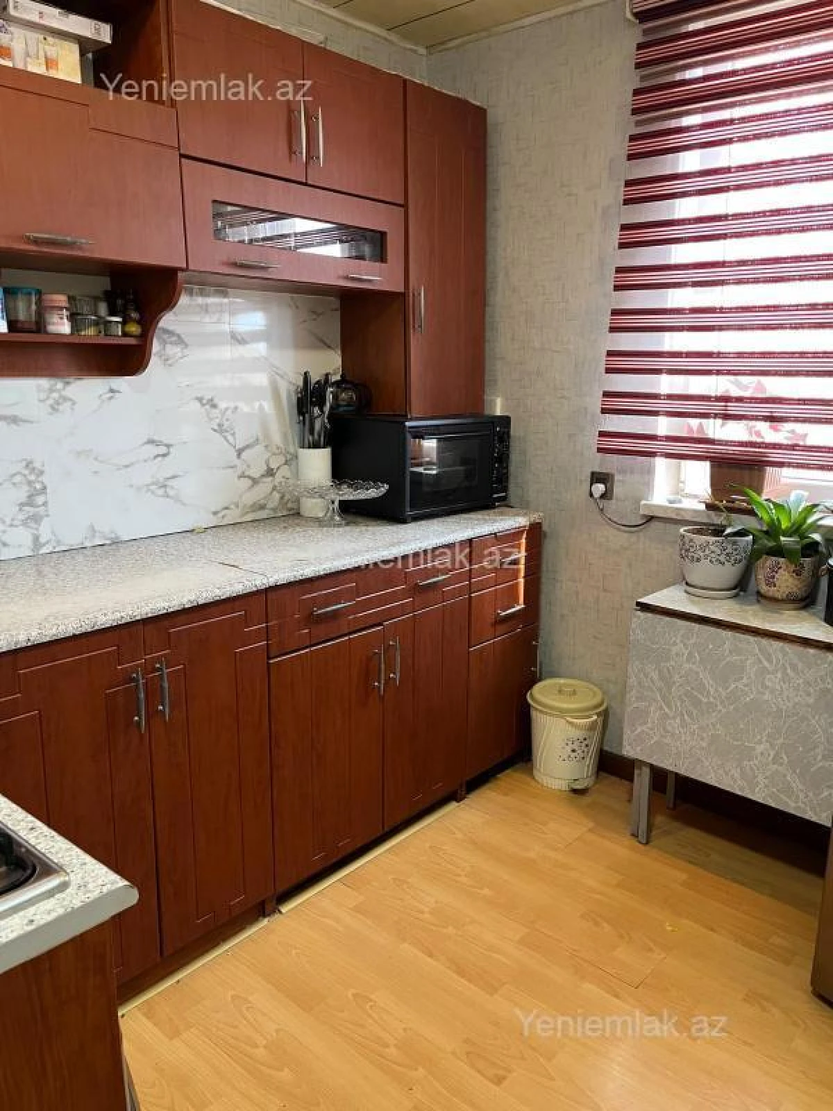 Satılır 4 otaqlı köhnə tikili 90 m²