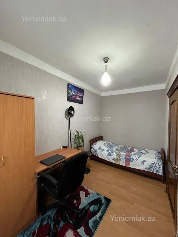 Satılır 4 otaqlı köhnə tikili 90 m²