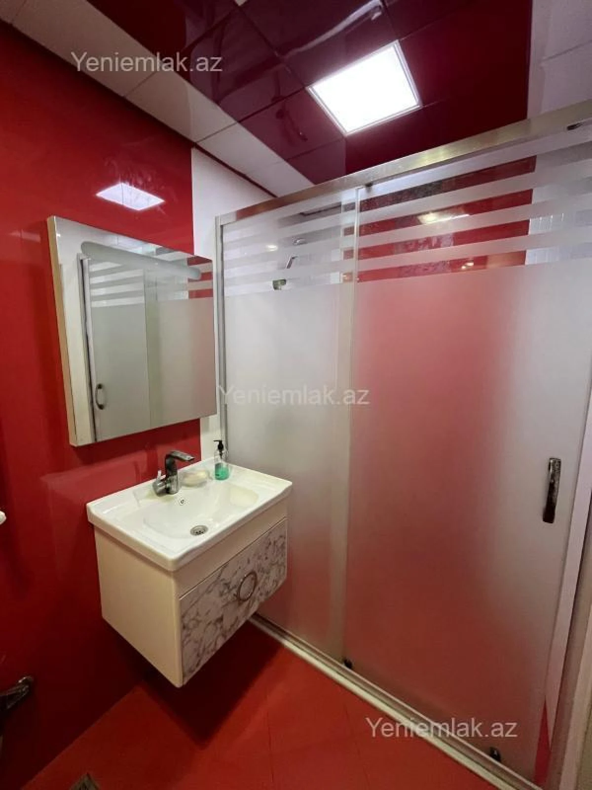 Satılır 4 otaqlı köhnə tikili 90 m²