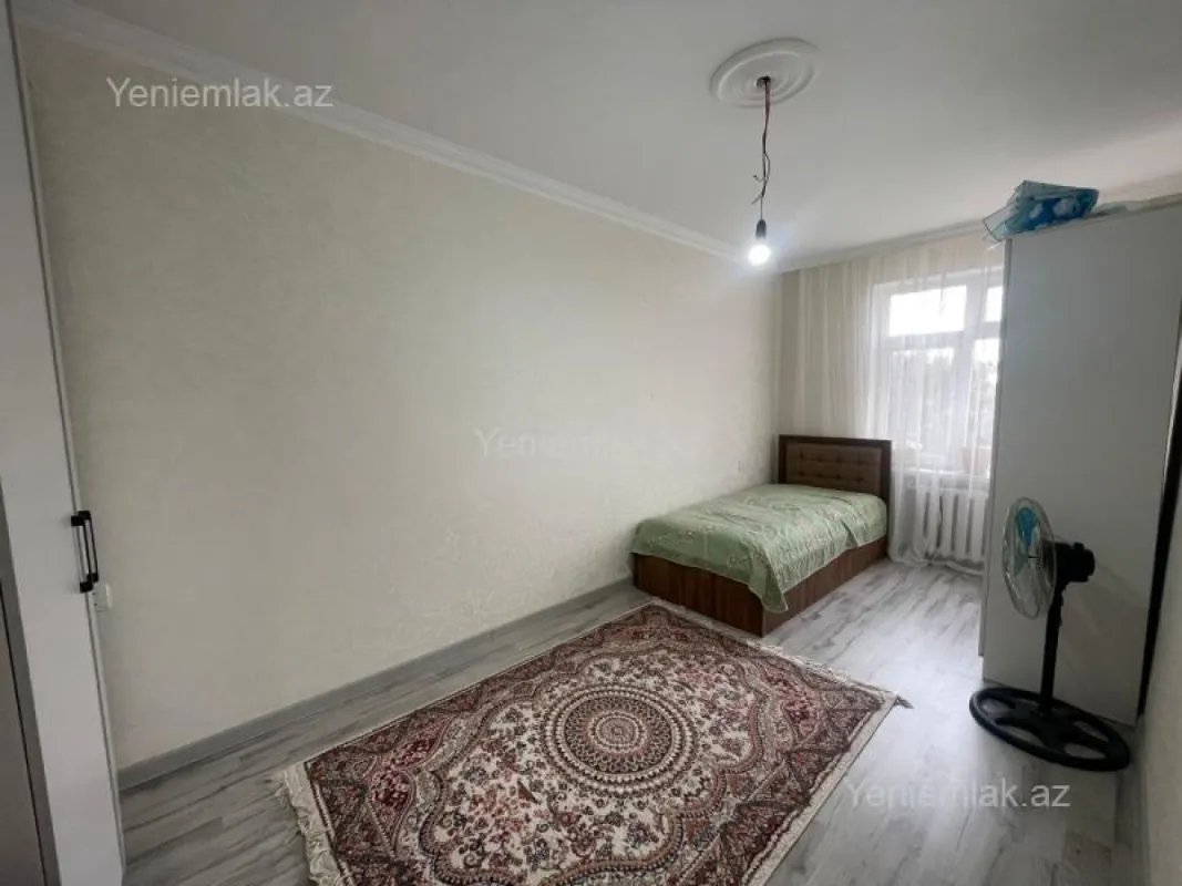 Satılır 4 otaqlı köhnə tikili 105 m²