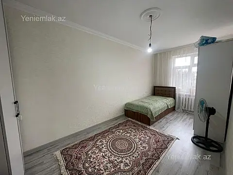 Satılır 4 otaqlı köhnə tikili 105 m²