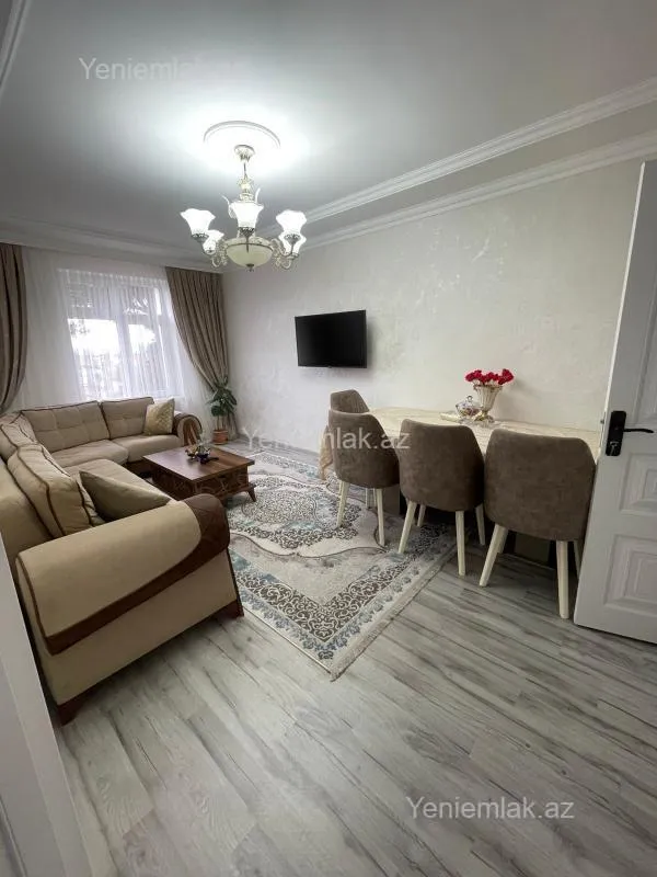 Satılır 4 otaqlı köhnə tikili 105 m²