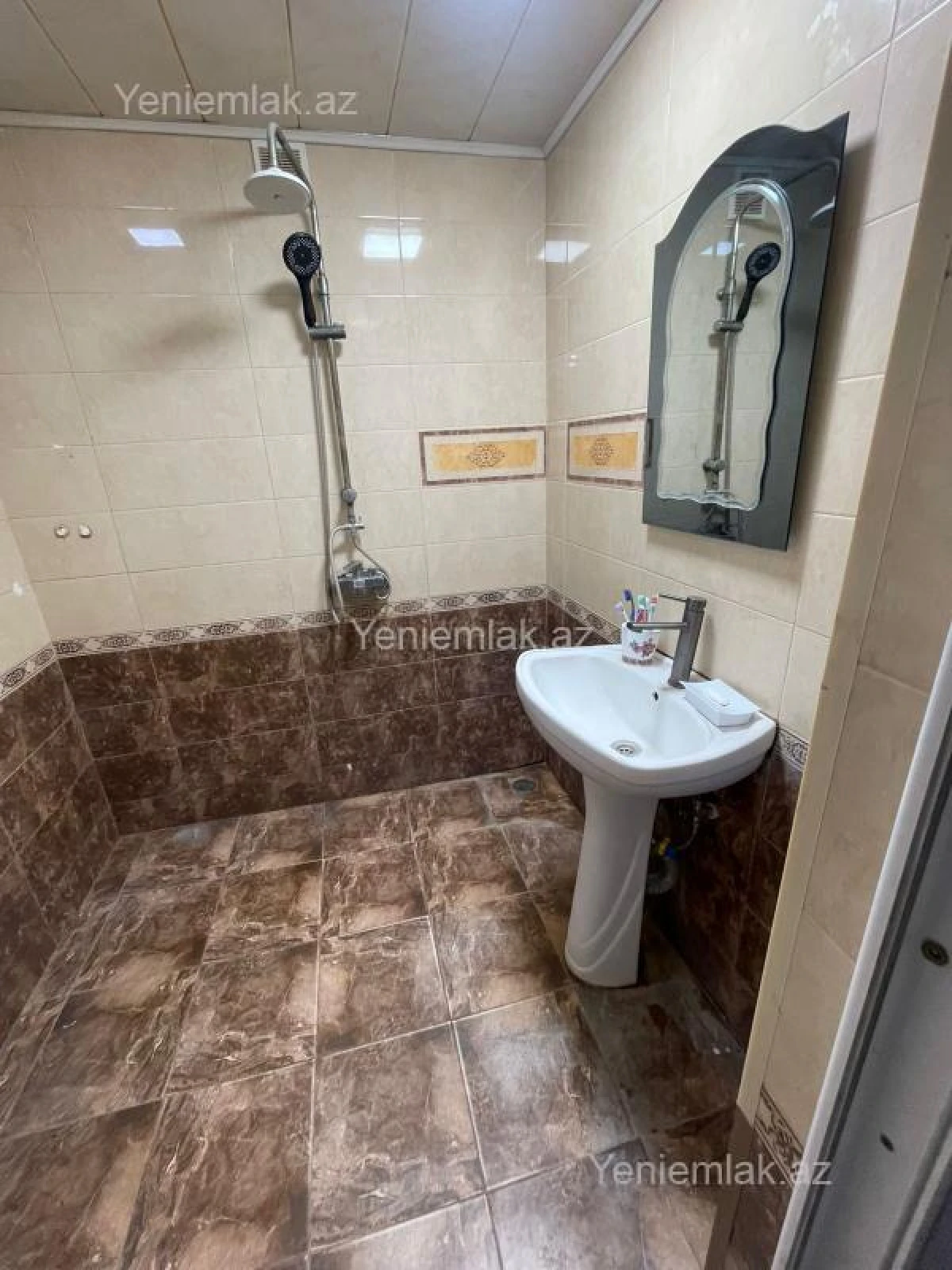 Satılır 4 otaqlı köhnə tikili 105 m²