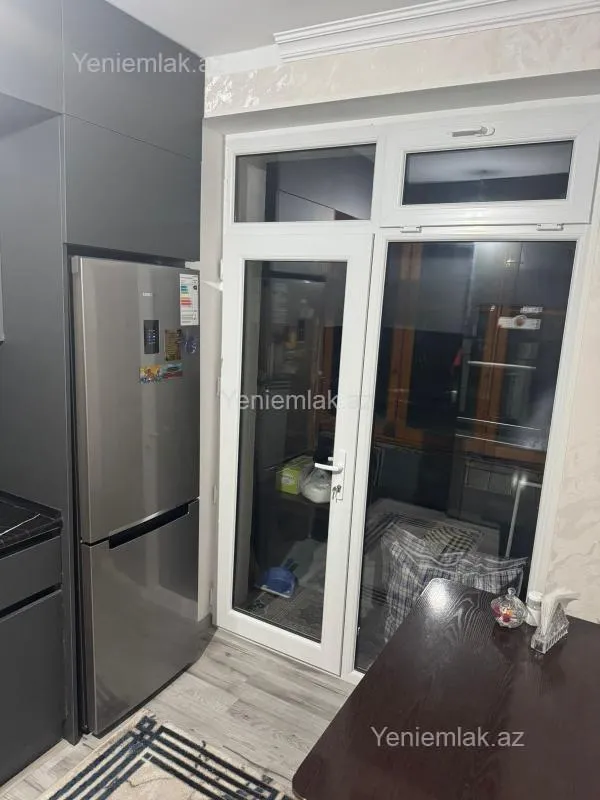 Satılır 4 otaqlı köhnə tikili 105 m²
