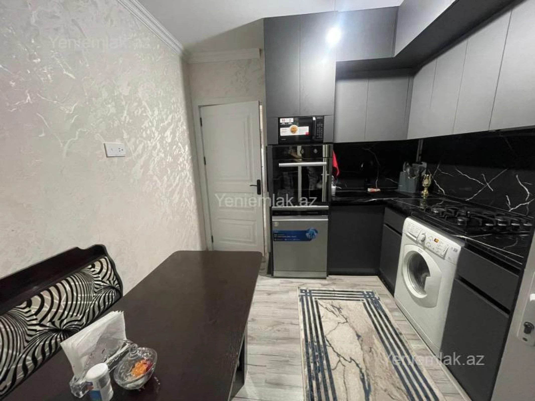 Satılır 4 otaqlı köhnə tikili 105 m²
