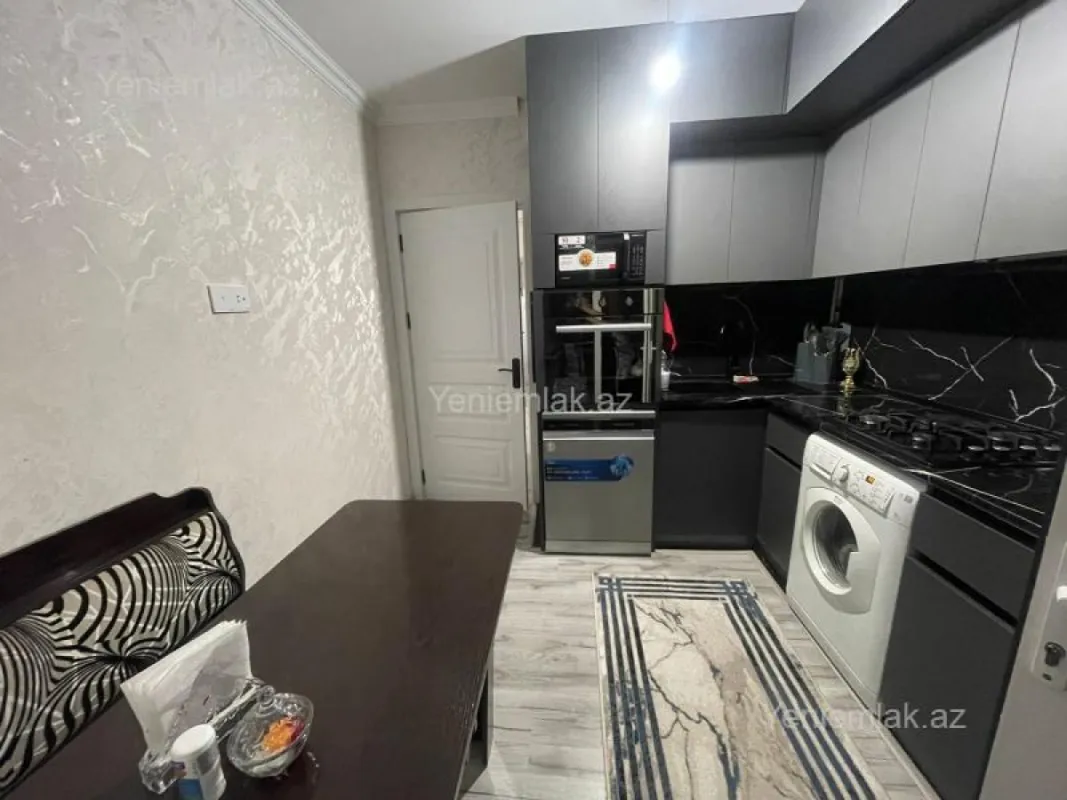 Satılır 4 otaqlı köhnə tikili 105 m²