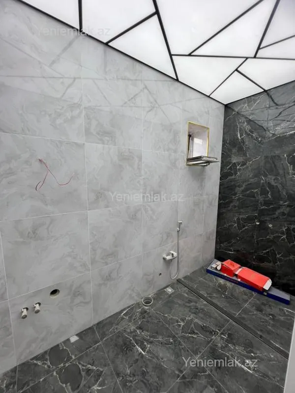 Satılır 6 otaqlı həyət evi 200 m²