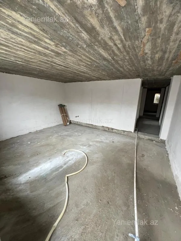 Satılır 6 otaqlı həyət evi 200 m²