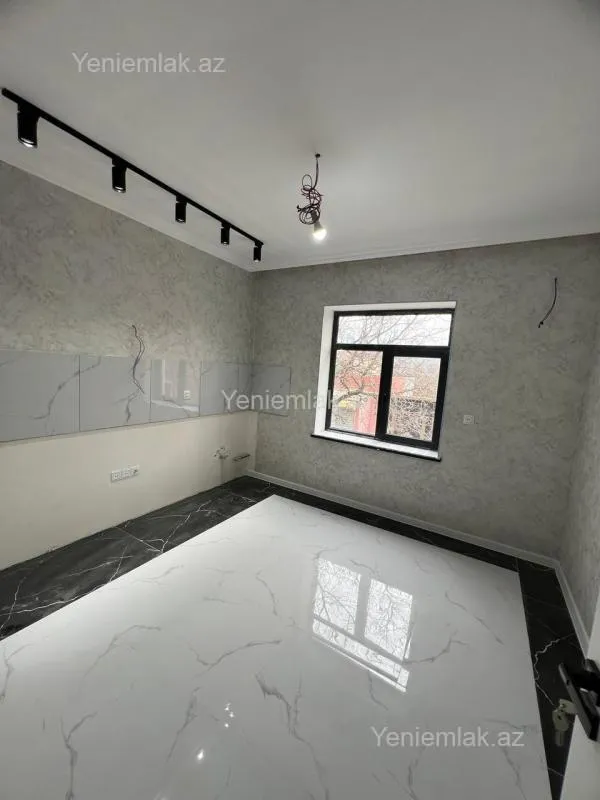 Satılır 6 otaqlı həyət evi 200 m²