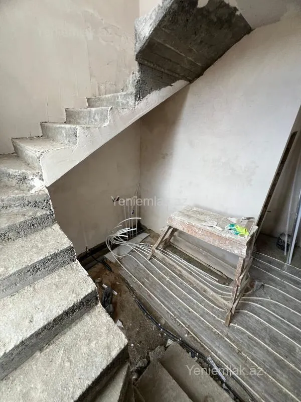 Satılır 4 otaqlı həyət evi 190 m²