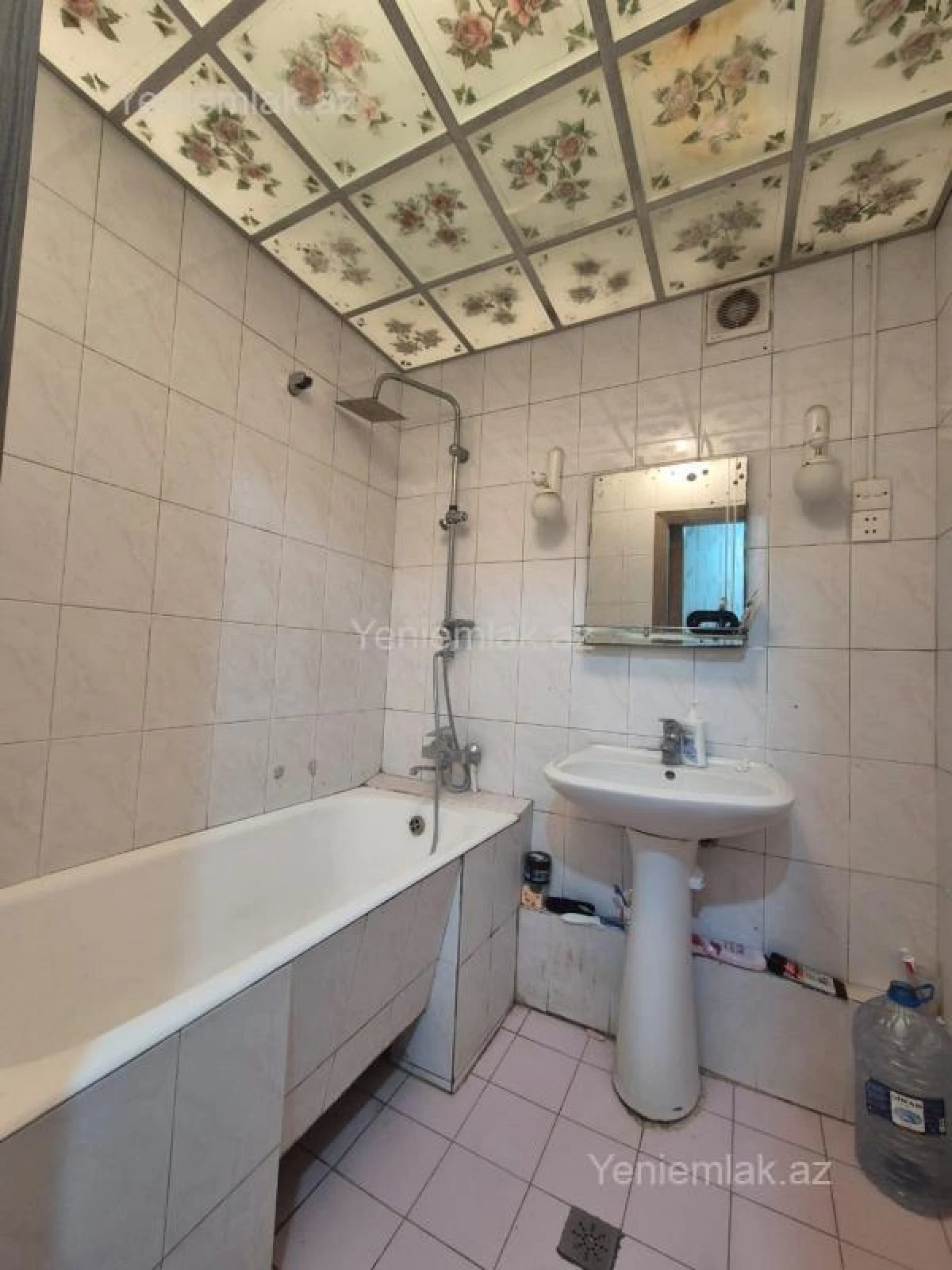 Satılır 3 otaqlı köhnə tikili 70 m²