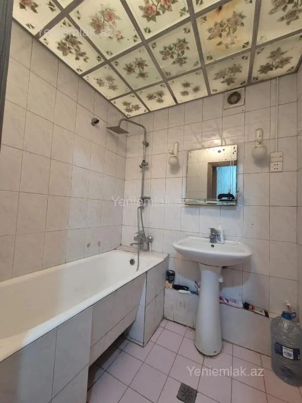 Satılır 3 otaqlı köhnə tikili 70 m²