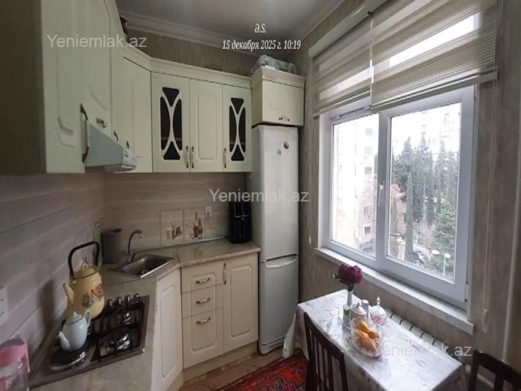 Satılır 1 otaqlı köhnə tikili 42 m²