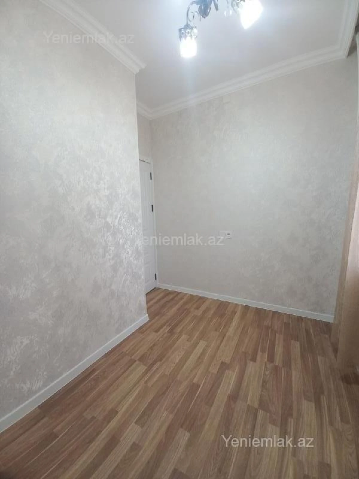 Satılır 1 otaqlı köhnə tikili 45 m²