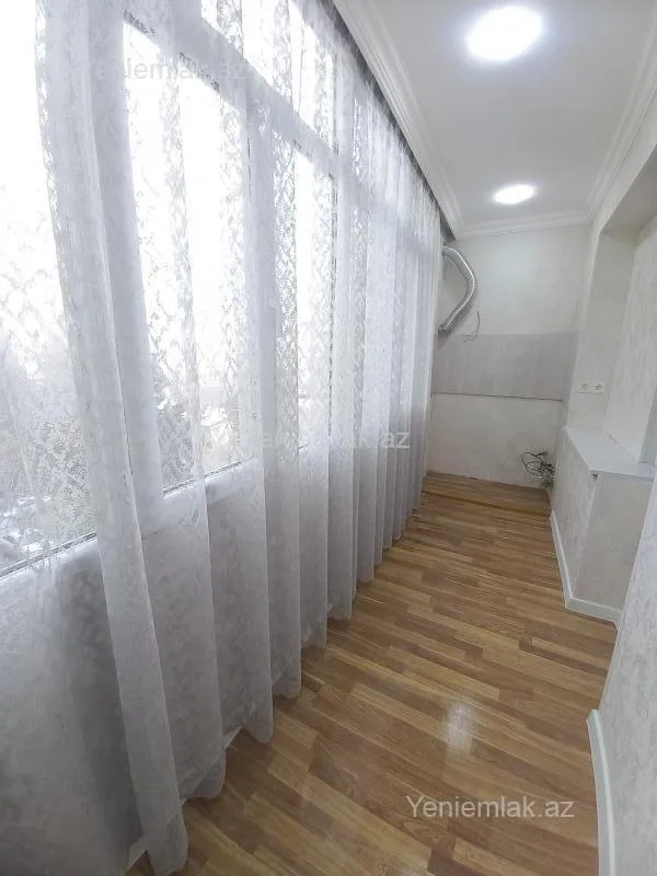 Satılır 1 otaqlı köhnə tikili 45 m²