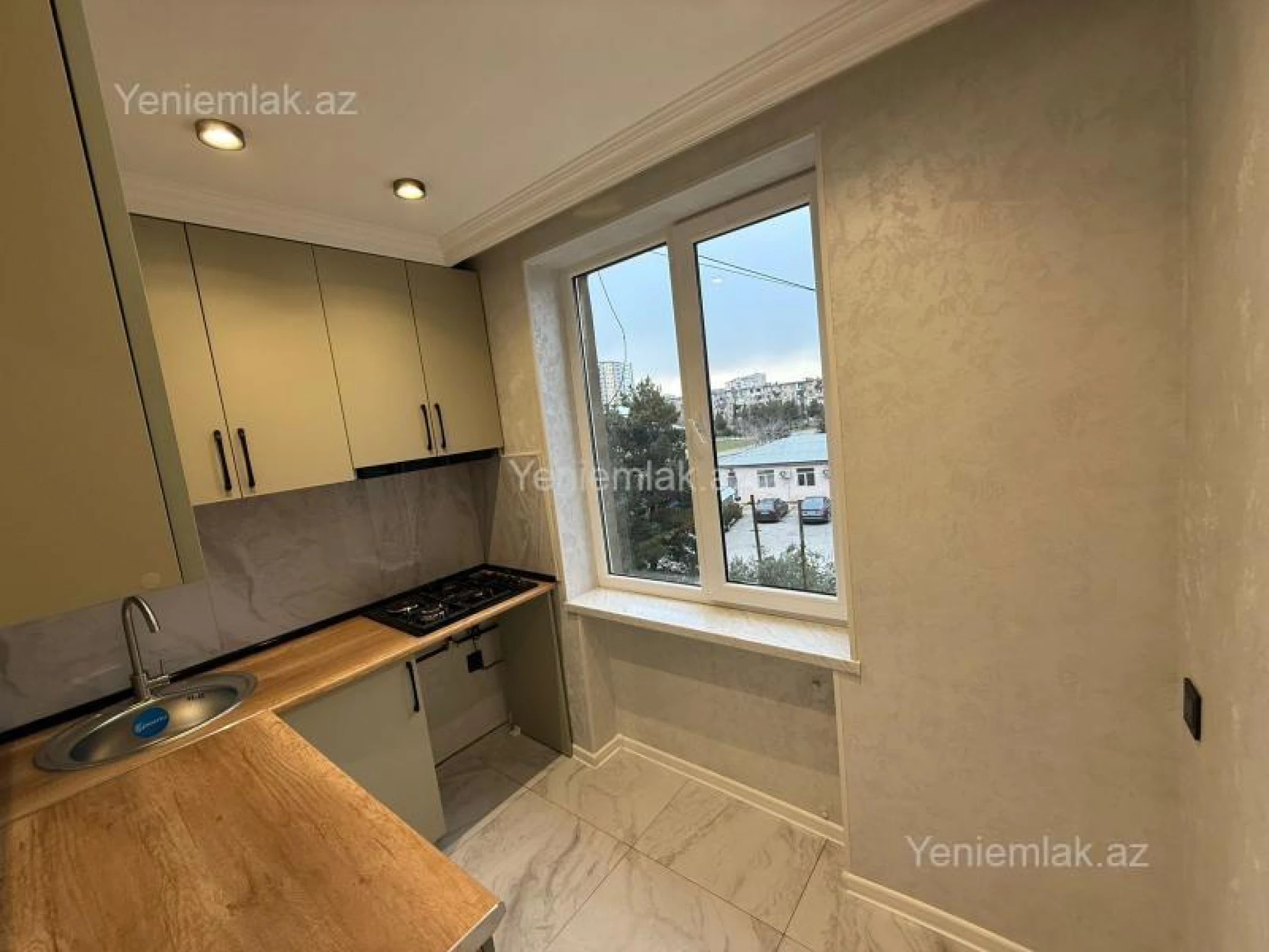 Satılır 2 otaqlı köhnə tikili 55 m²