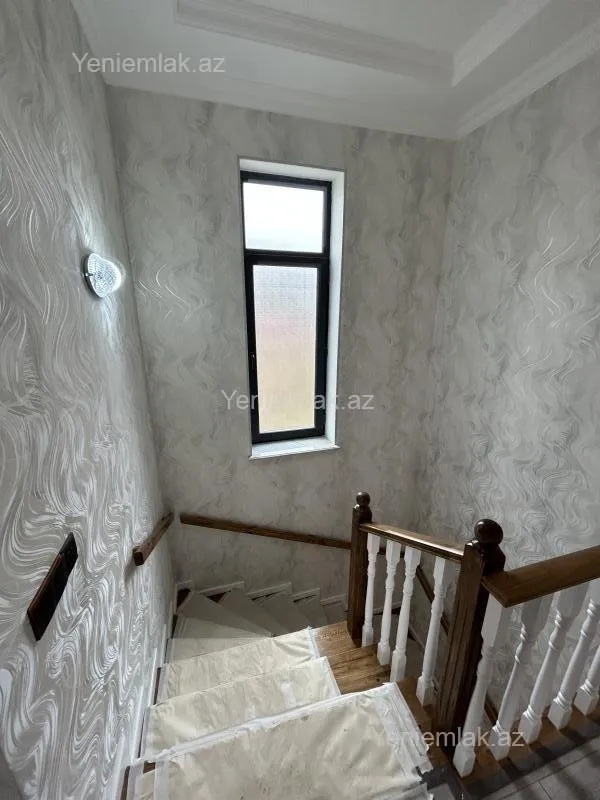 Satılır 7 otaqlı həyət evi 200 m²