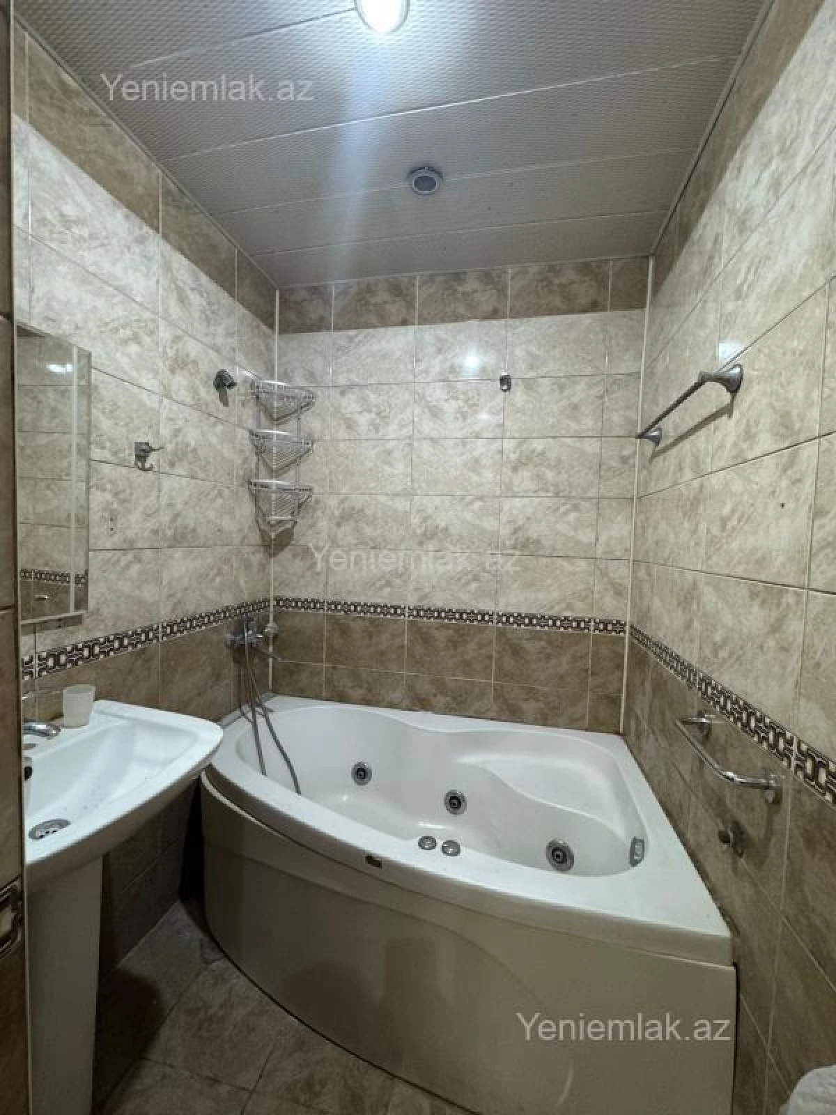 Satılır 3 otaqlı yeni tikili 135 m²