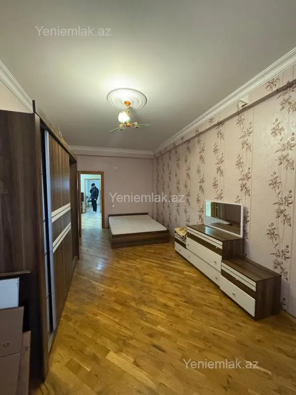 Satılır 3 otaqlı yeni tikili 135 m²