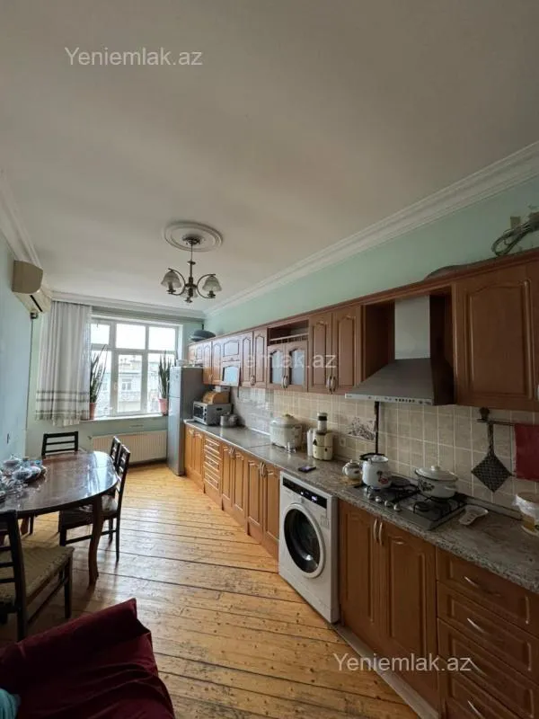 Satılır 4 otaqlı yeni tikili 130 m²