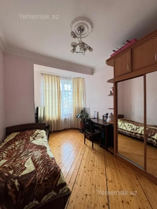 Satılır 4 otaqlı yeni tikili 130 m²