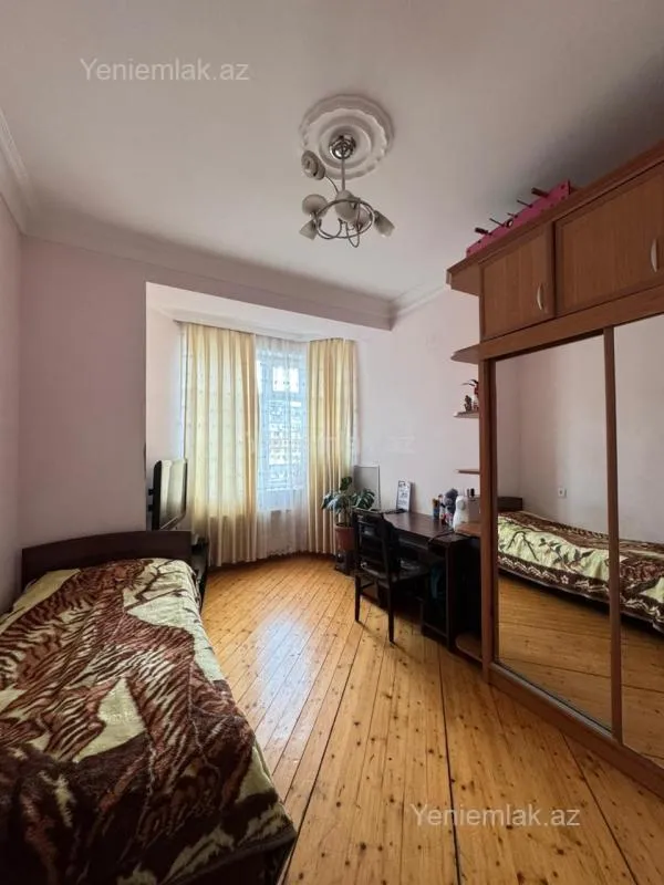 Satılır 4 otaqlı yeni tikili 130 m²