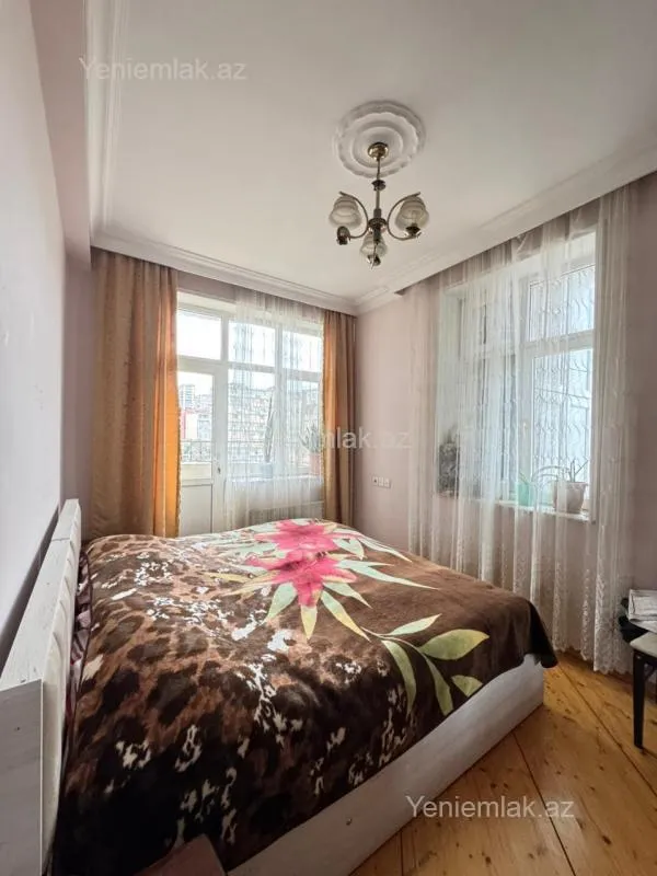 Satılır 4 otaqlı yeni tikili 130 m²