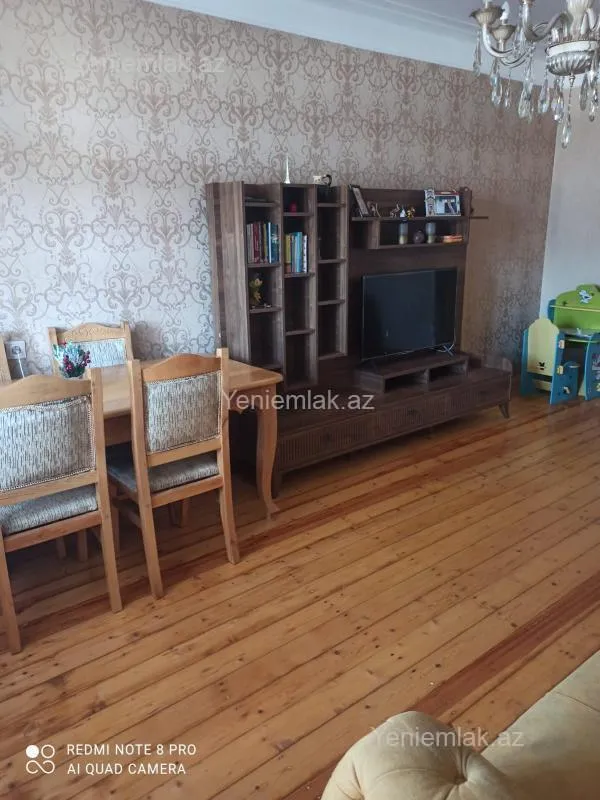 Satılır 3 otaqlı köhnə tikili 90 m²