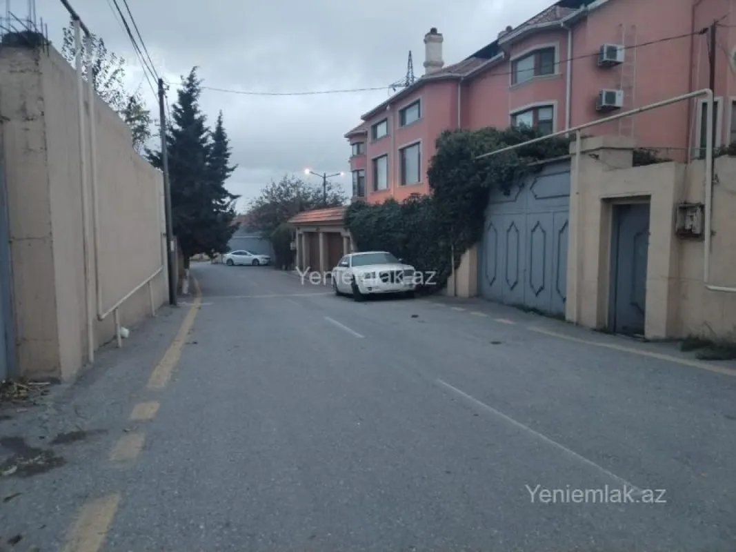Satılır 11 otaqlı həyət evi 354 m²