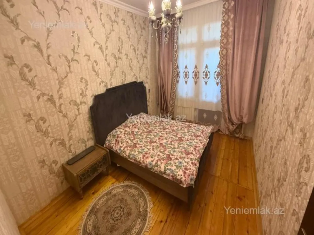 Satılır 4 otaqlı köhnə tikili 70 m²