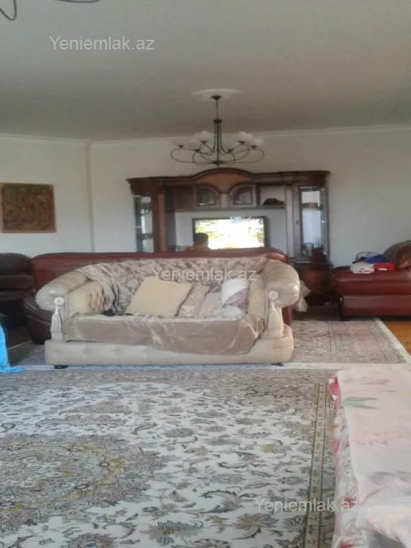 Satılır 6 otaqlı həyət evi 340 m²