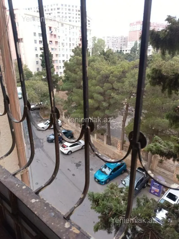 Satılır 3 otaqlı köhnə tikili 90 m²
