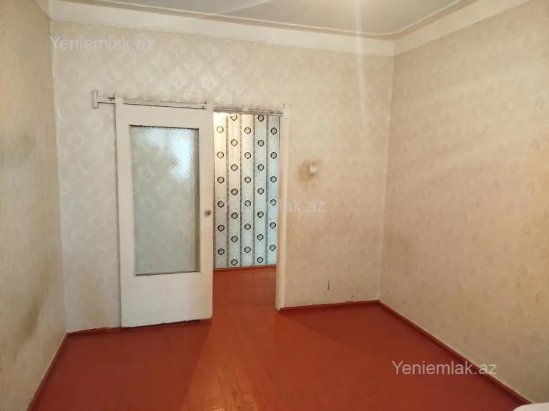 Satılır 2 otaqlı köhnə tikili 56 m²